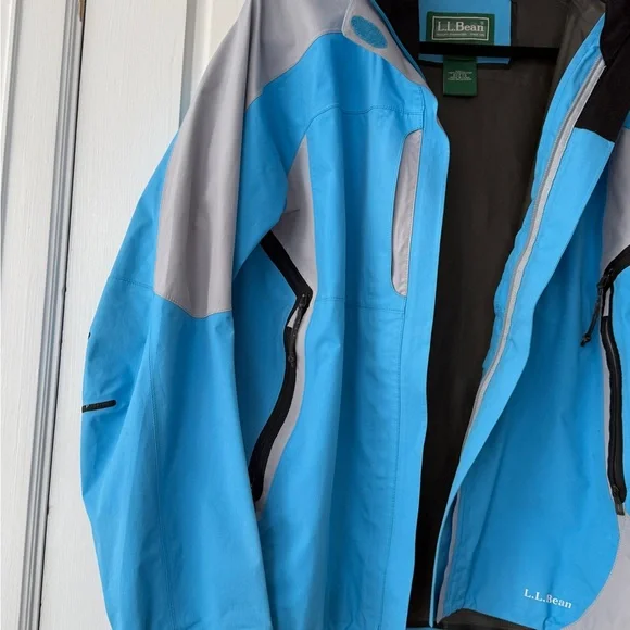 L.L. Bean Women's Blue and Green Jacket - Picture 2 of 5